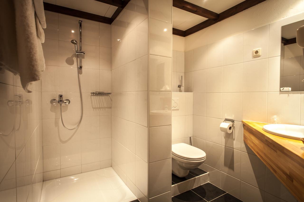 Restaurant De Roosterhoeve Hotel Roosteren